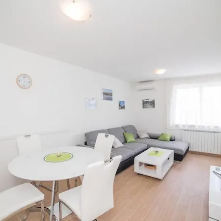 Apartman Maraska Park Appartamento Zara
